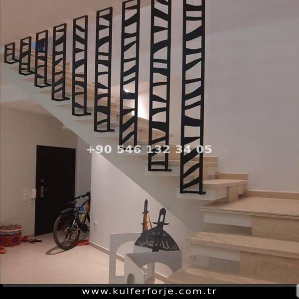 Dairesel Merdivenler İçin Korkuluk