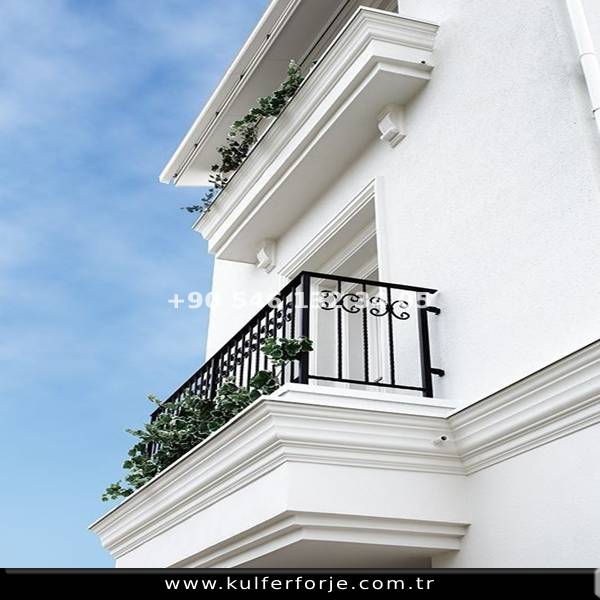 Çiçek Desenli Ferforje Balkon Korkuluk Modeli