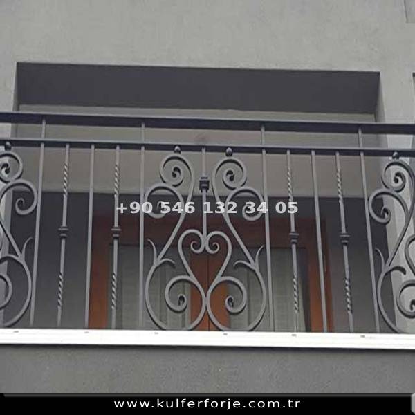 Gri Ferforje Balkon Korkuluğu – Modern Renk Seçeneği