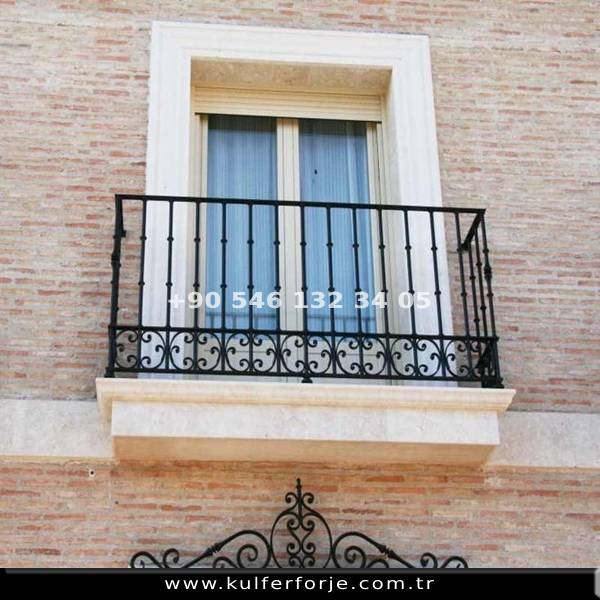 Ferforje ve Metal Uyumu ile Balkon Korkuluk Modeli