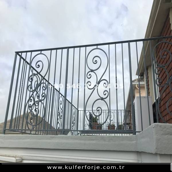 Modern Ferforje Balkon Korkuluk Tasarımı